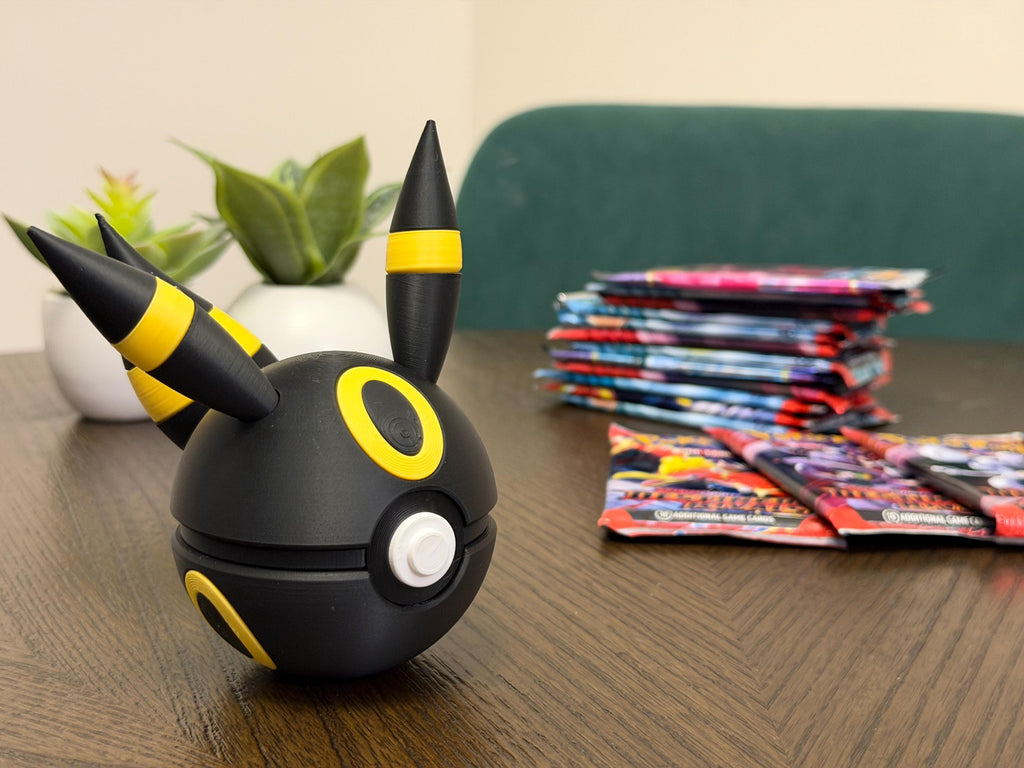 Umbreon-inspired Poké Ball collectible detail view